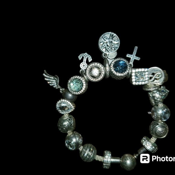 STUNNING PANDORA BRACELET. - Picture 3 of 4